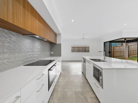 13 Skyline Circuit, Palmwoods QLD 4555 - House For Rent - $760 | Domain - Photo 5