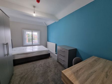 4 Bed Student Accommodation - Photo 3