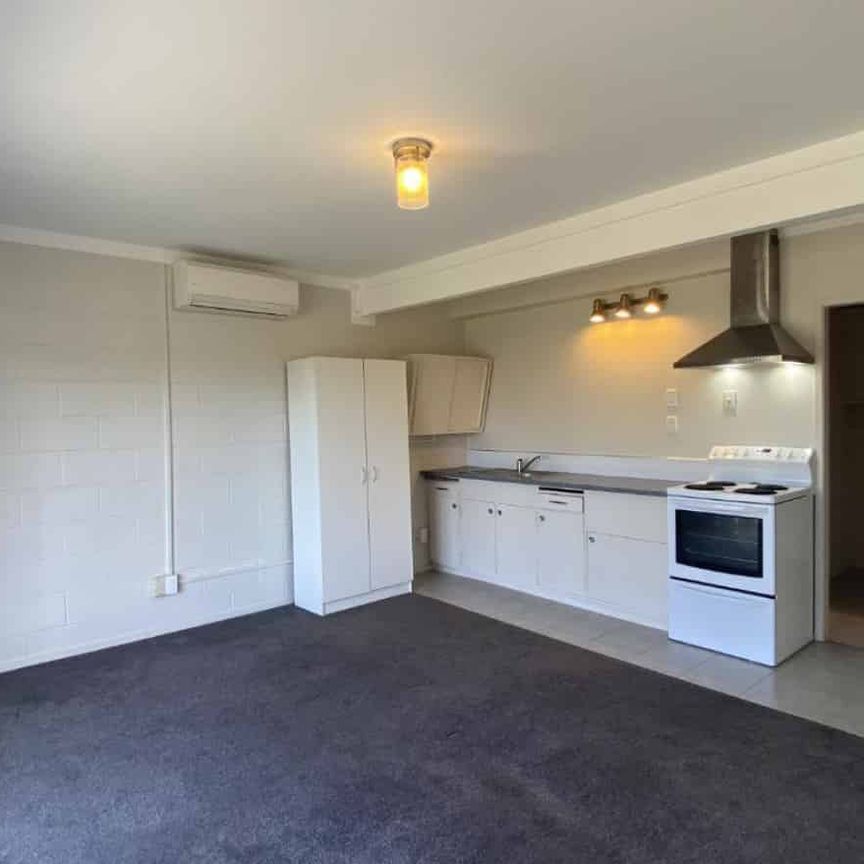 Coastal Living - Short Walk to Matakatia Bay Beach - Photo 1