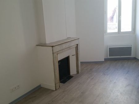 Location Appartement 4 pièces 69m² MARSEILLE 6ème - Photo 2