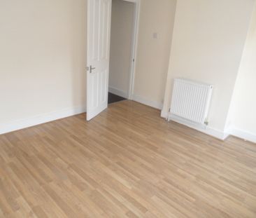 2 bedroom house to rent Hartley Road, Luton, Bedfordshire, LU2 - Photo 4