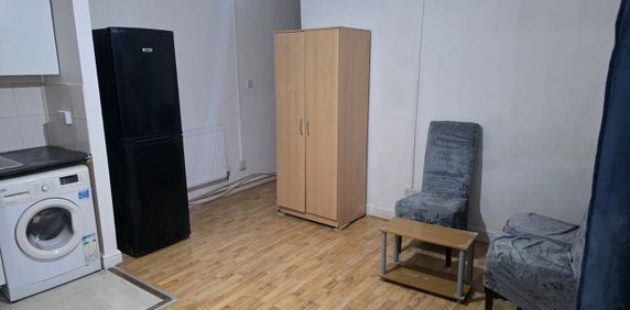 Studio Flat, Small Heath, B10 - Photo 2