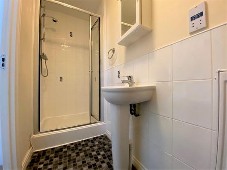 4 bedroom mews to rent - Photo 4