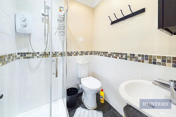 5 bedroom House To Let Total Size: 1680 SQ FT - Photo 1