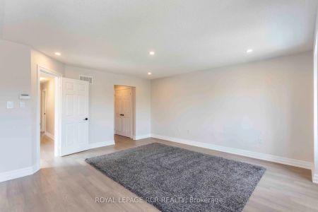 Condo Townhouse For Lease | N9256468 - Photo 3