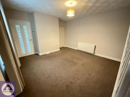 2 bedroom maisonette to rent - Photo 2