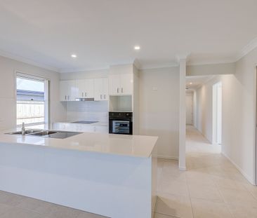 Brand-New Family Home in Park Lane Reserve! - Photo 3