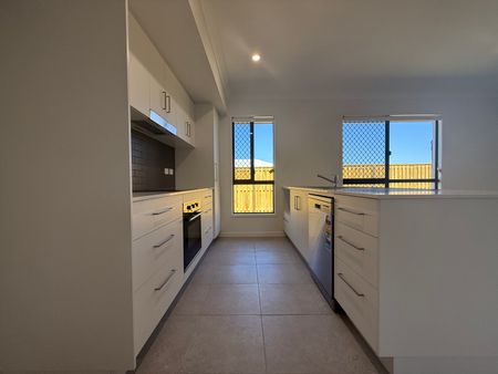 135 Salonica Circuit, Bushland Beach QLD 4818 - House For Rent - $660 | Domain - Photo 2