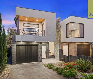 Luxury Family Living in Revesby Heights - $1,400 Per Week - Photo 2