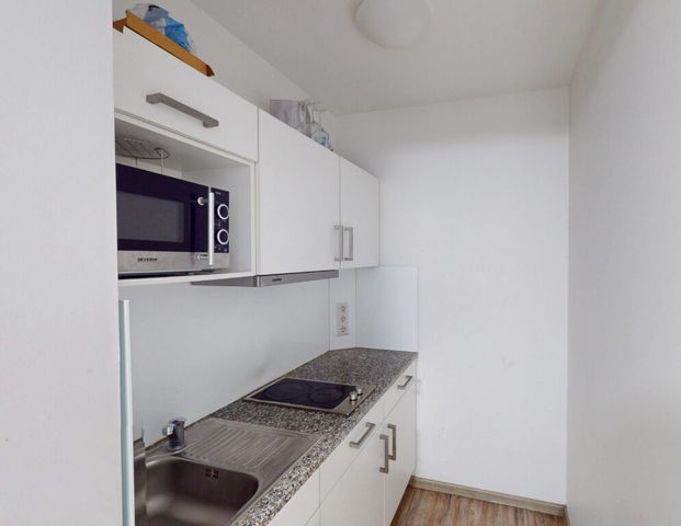 *Frauen-WG* Möbliertes WG-Zimmer in zentraler Lage für Studenten und Azubis - Photo 1