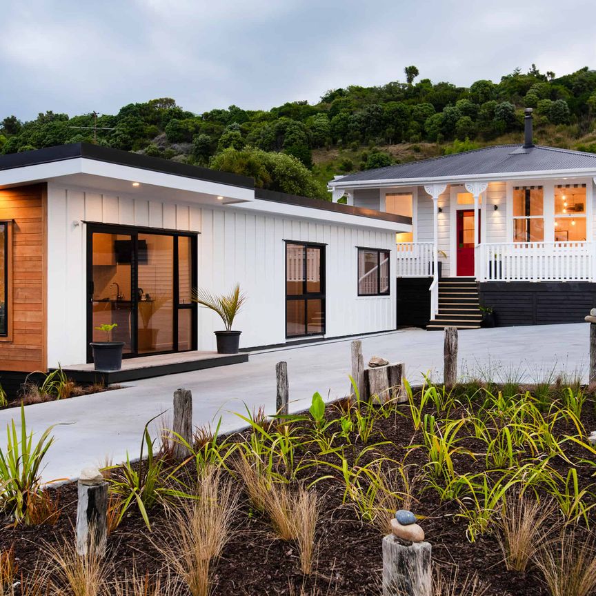 Oh so close to the beach! - Photo 1