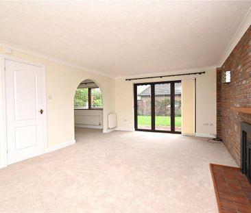 4 bedroom detached house to rent - Photo 2