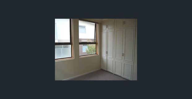 Two bedroom apartment, unit, townhouse & warehouse - Photo 1