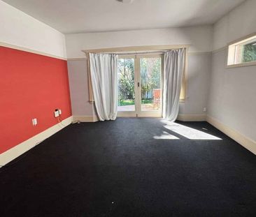 LINWOOD, THREE BEDROOMS, TRIPLE CAR GARAGE - Photo 5