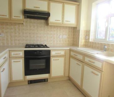 2 bedroom mews to rent - Photo 2