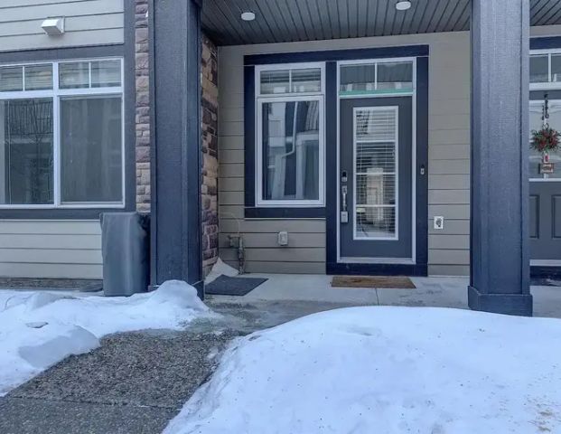 3 Bedroom 2.5 Bathroom Executive Townhouse– Fully Furnished | Calgary - Photo 1