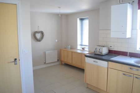 4 bed Town House for Rent - Photo 2