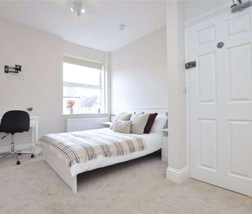 Flat A, James House, Grosvenor Road, Aldershot, Hampshire, GU11 - Photo 3