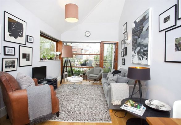 A charming 1 bed apartment located in this fantastic city centre location. - Photo 1