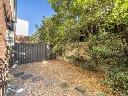 STYLISH TOWNHOUSE IN THE HEART OF NORTH LAKES - Photo 4