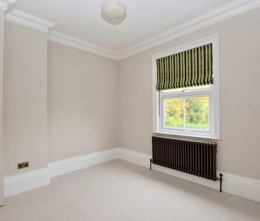 4 bedroom detached house to rent - Photo 2