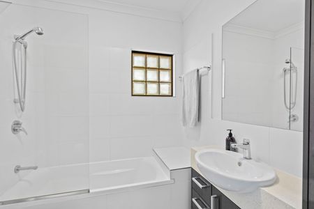 Modern Two Bedroom Unit - Photo 3