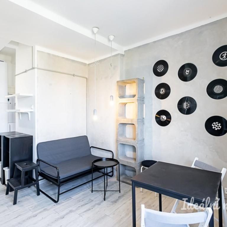 Pronájem bytu 1+kk 22 m2 - Fotografie 1
