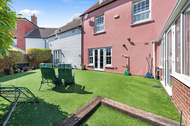 5 bedroom townhouse to rent - Photo 1