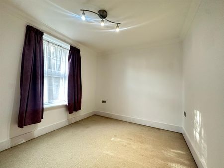 2 Bedroom Flat - Photo 3