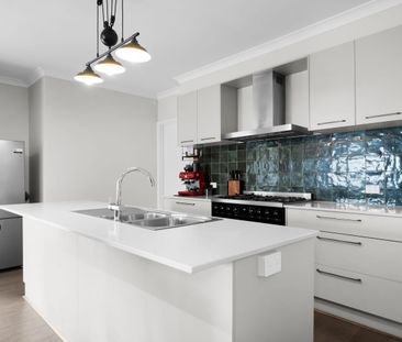 Stylish Charlemont Rise Home Close to Shopping & Coast - Photo 6