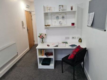 1 bedroom in a house share to rent - Photo 5