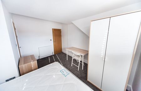 Burchett Grove, Woodhouse, Leeds, LS6 2JA - Photo 4