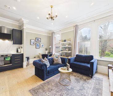 2 bedroom Flat in The Forbury, Reading - Photo 1