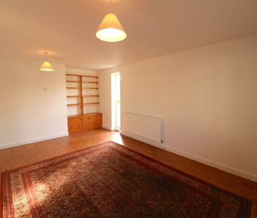 Flat to rent in Dundee Close, Cambridge, CB4 1SH - Photo 2
