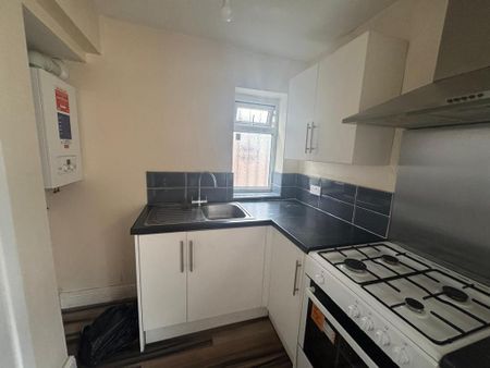 3 bedroom terraced house to rent - Photo 2