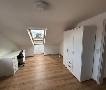 Vermietet wird ein schönes helles Zimmer in einer 3er WG - Photo 2