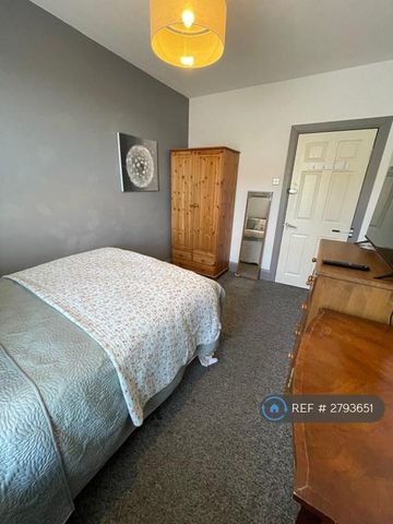 1 bedroom in a house share to rent - Photo 3