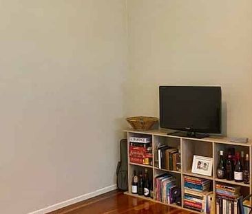 Character Garden Flat in Great Location - Photo 1