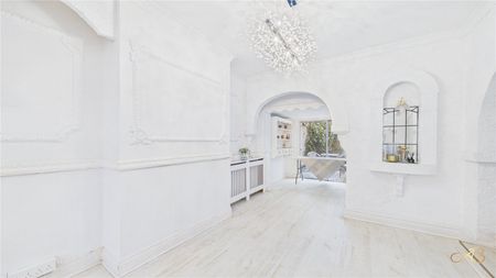 3 Bedroom End Of Terrace - Photo 2