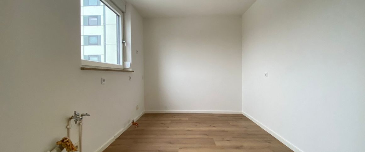 Hochwertig sanierte exklusive 3,5-Zimmer-Wohnung mit Balkon in begehrter Wohnlage in Weiden-Ost - Photo 1