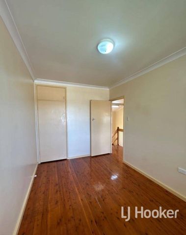 Spacious Unit - Near Holy Trinity School - Photo 4