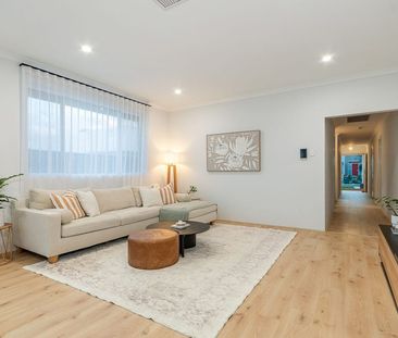 Picture-Perfect Coastal Home – Stylish and Low Maintenance! - Photo 3