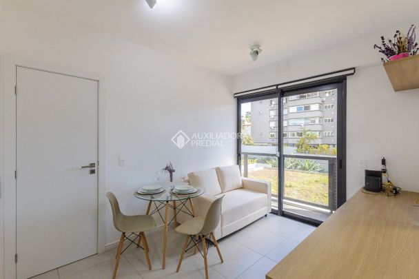 Apartamento com 1 quarto e 42m² para alugar em Boa Vista, Porto Alegre. - Photo 1
