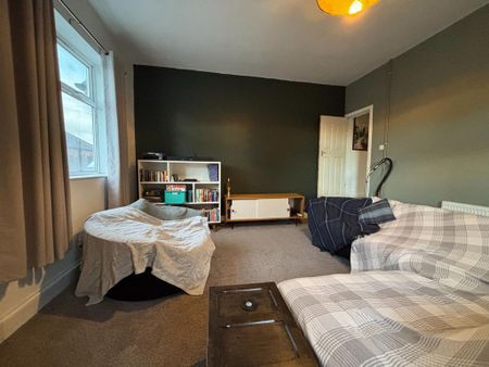 3 bedroom semi-detached house to rent - Photo 4