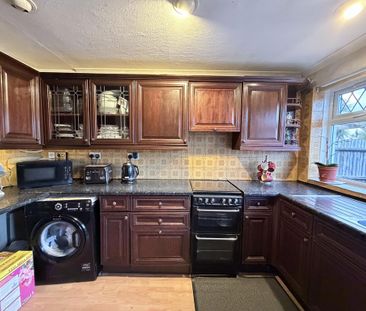 1 bedroom in a house share to rent - Photo 2