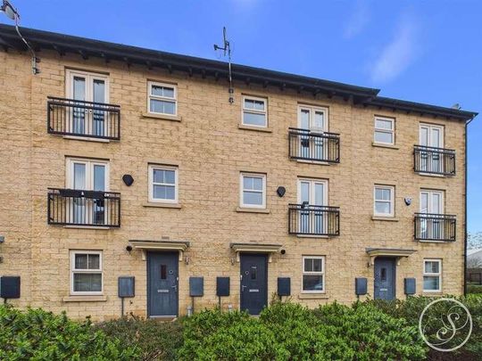 Holts Crest Way, Leeds, LS12 - Photo 1