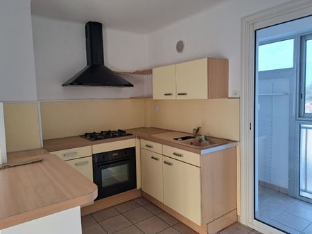 Appartement À Louer 4 Pièces , 64 M² - Photo 2