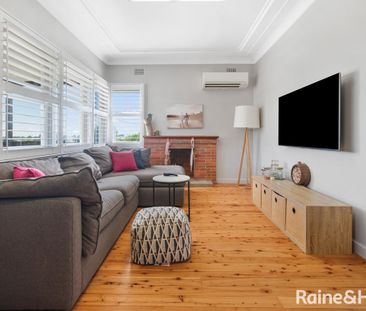 Beautifully renovated 3-bedroom home - Photo 3