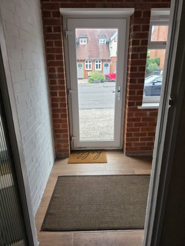 4 Bed Semi-Detached House, Birmingham, B14 - Photo 2