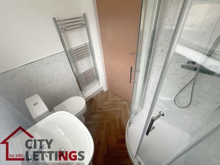 4 bedroom end of terrace house to rent - Photo 2